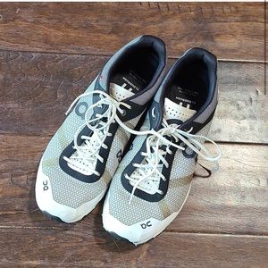 ON CLOUD Black and White Shoes, Size 9.5 Women's
